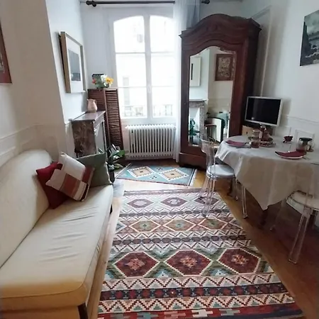 Aux Gobelins Et Rue Mouffetard